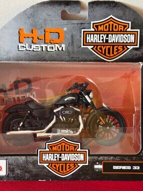 2015 MAISTO, 2014 HARLEY DAVIDSON, SPORTSTER IRON 883, 1:18, MINT IN THE PACKAGE